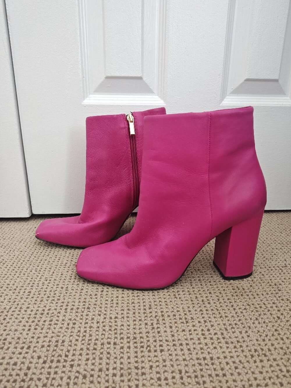 L'Intervalle Nesrine leather ankle boots in fuschia, size 39